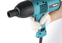 Máy siết bu lông Makita 6905H dùng điện dễ dàng sử dụng